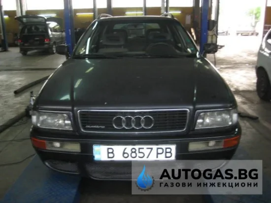 Audi 80 Audi 80  2.6 с бутилка на мястото на резервната гума